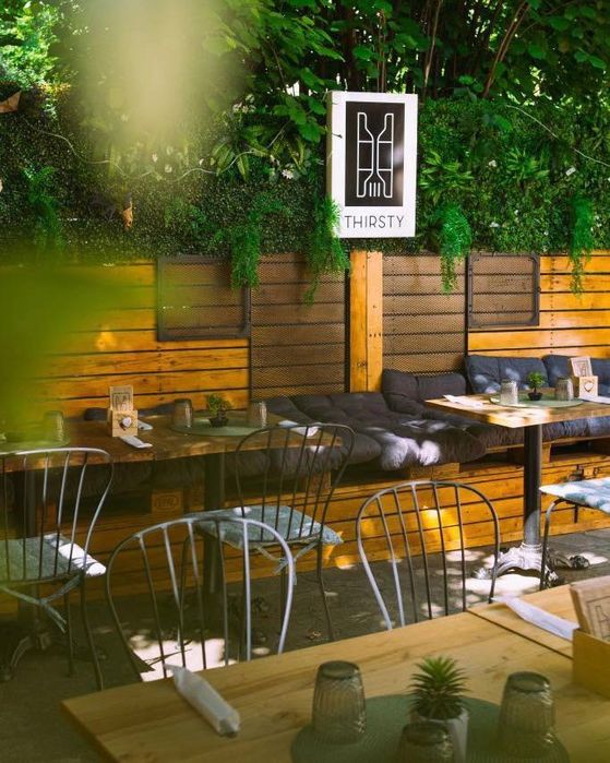 Продава се успешно работещо бистро/ресторант