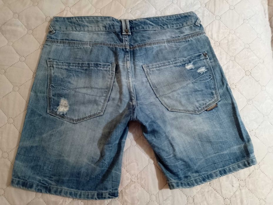 Добре изглеждащи и удобни дамски къси панталони, по 5лв, от С до Л