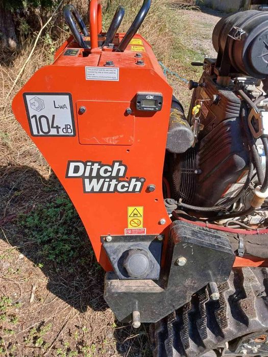Каналокопател Ditch Witch C30X