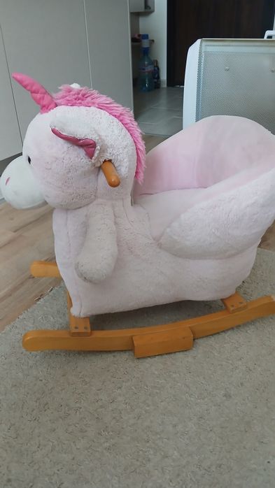 Люлеещо конче еднорог