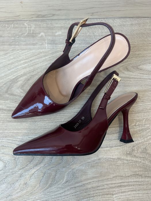 Елегантни бордо токчета