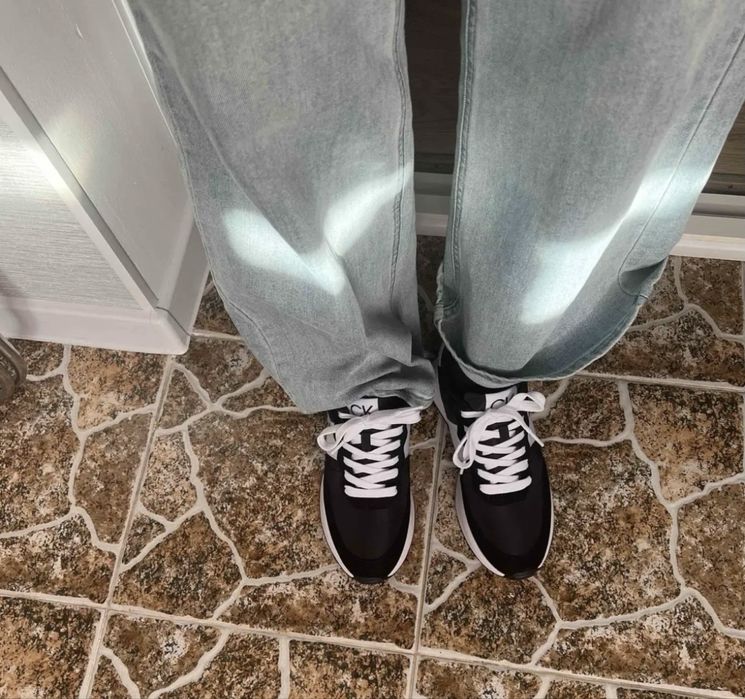 Продам осенние кроссовки