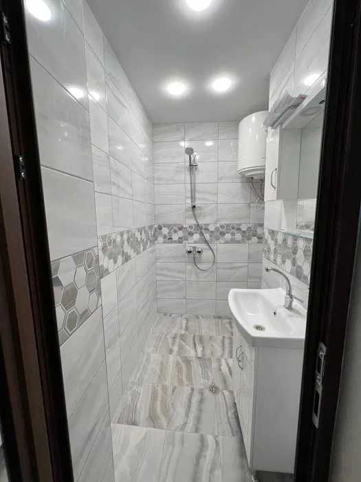 Продава се Тристаен апартамент в Пловдив, Център - 75 кв.м за 2107 €/кв.м - Снимка #2