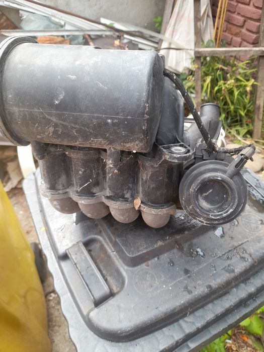 Vind piese motor Audi .