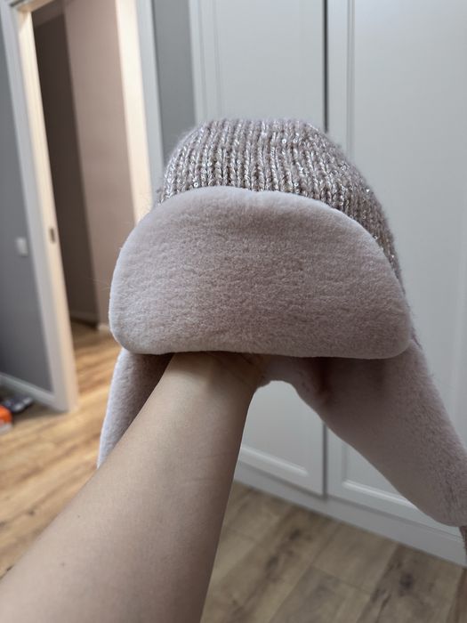 Продам зимнию шапку для девочки