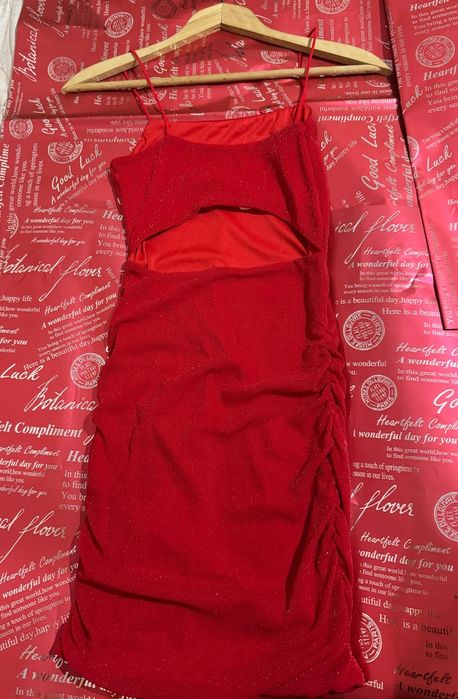 Червена рокля - без забележки