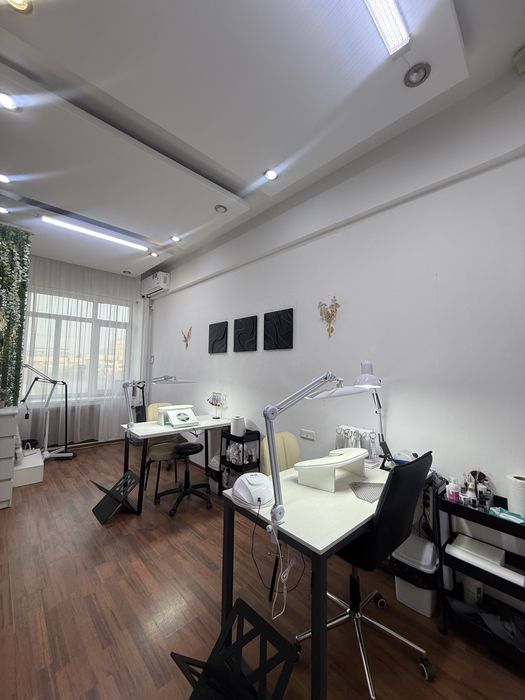 Маникюрный стол в аренду