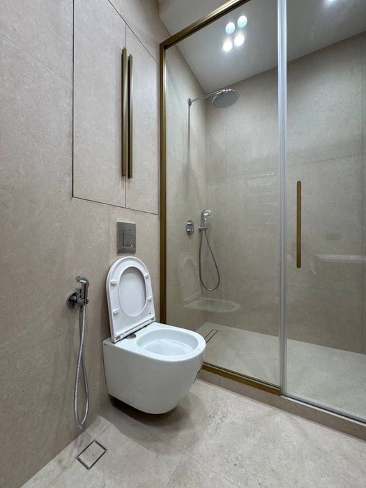Modern Stroy Продается 3 коматная квартира ремонт ул.Уста Ширин