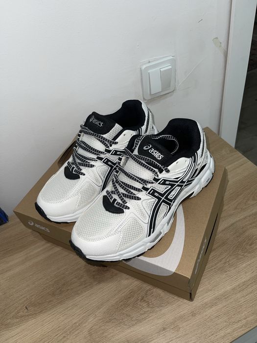 Кооссовки Asics 39размер новый