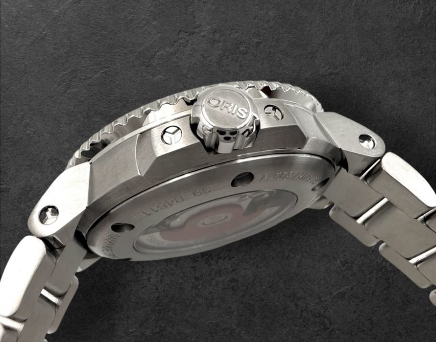 Oris Aquis Date "Upcycle" (36.5 мм) чисто нов фул комплект