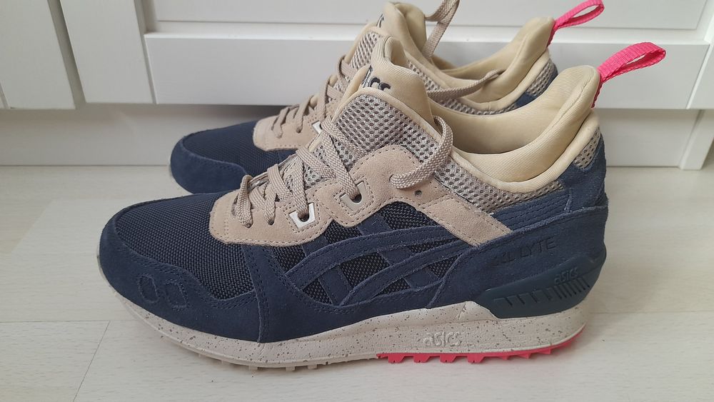 Маратонки Asics нови