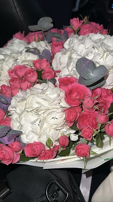 Royal flowers гартензия и кустовые розы