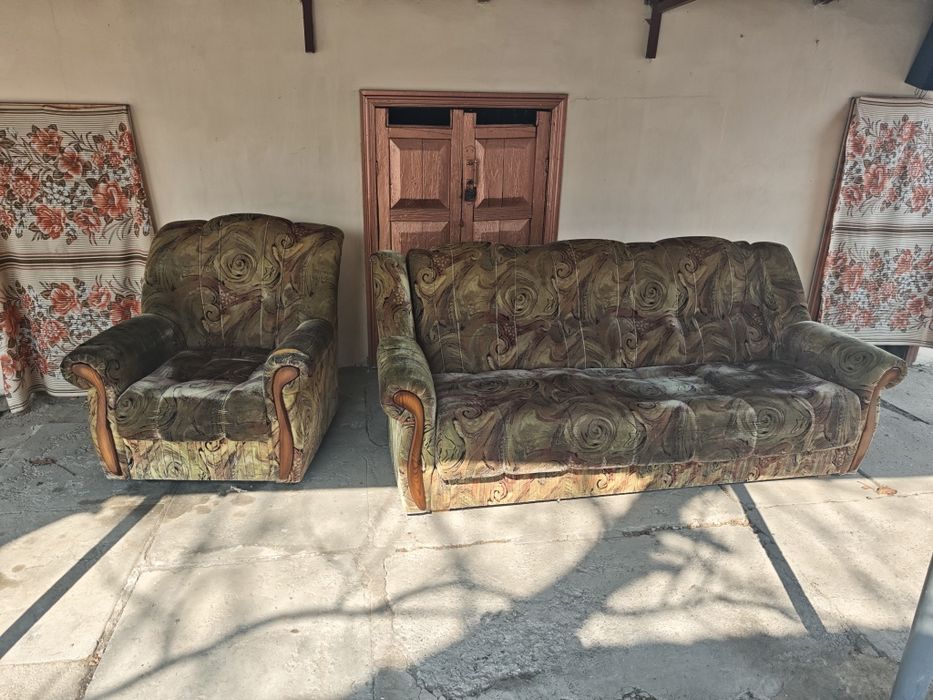 Диван и два кресла