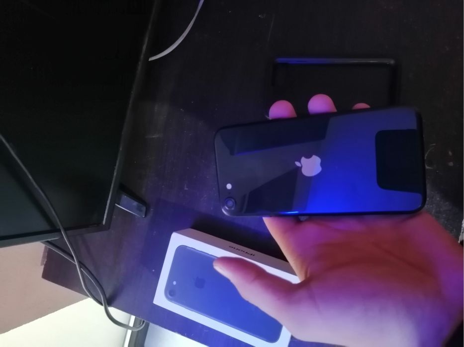 Iphone se 2020  baterie 100%