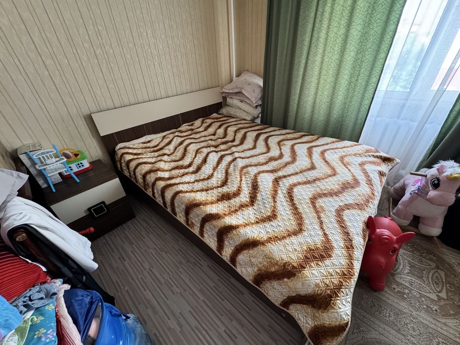 Кровать с тумбочками