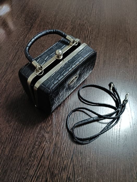 Продам женскую сумочку