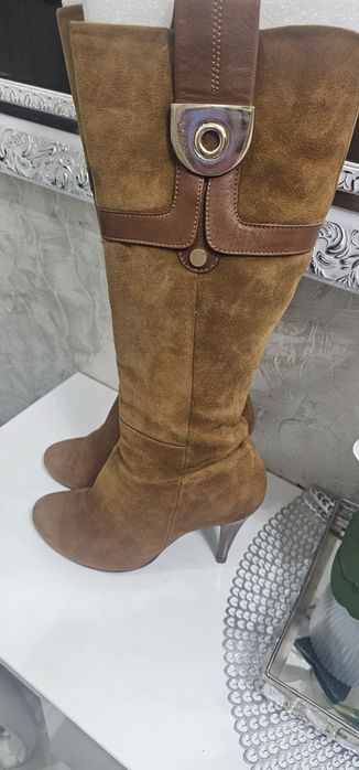 Замшевые коричневые сапоги 35