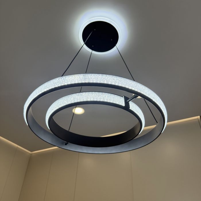 Продам люстры.    .