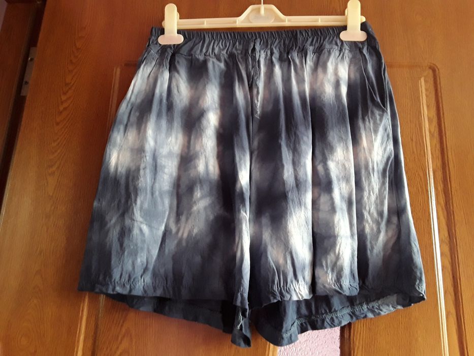 Vând Pantaloni Scurți Damă Mărimea XL Noi