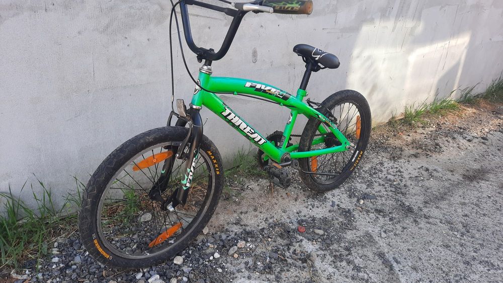 Bicicleta Bmx Avigo 20" pentru copii 7-12 ani.