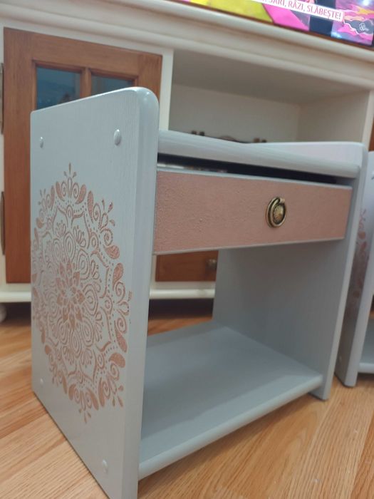 Noptiere mici reconditionate