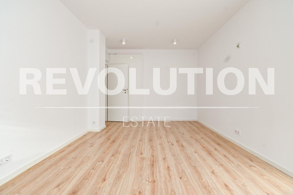 Дава се под наем Тристаен апартамент в София, Център - 80 кв.м за 900 € - Снимка #7