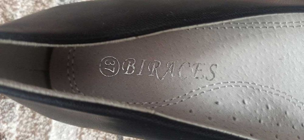 Продам обувь для девочки новая