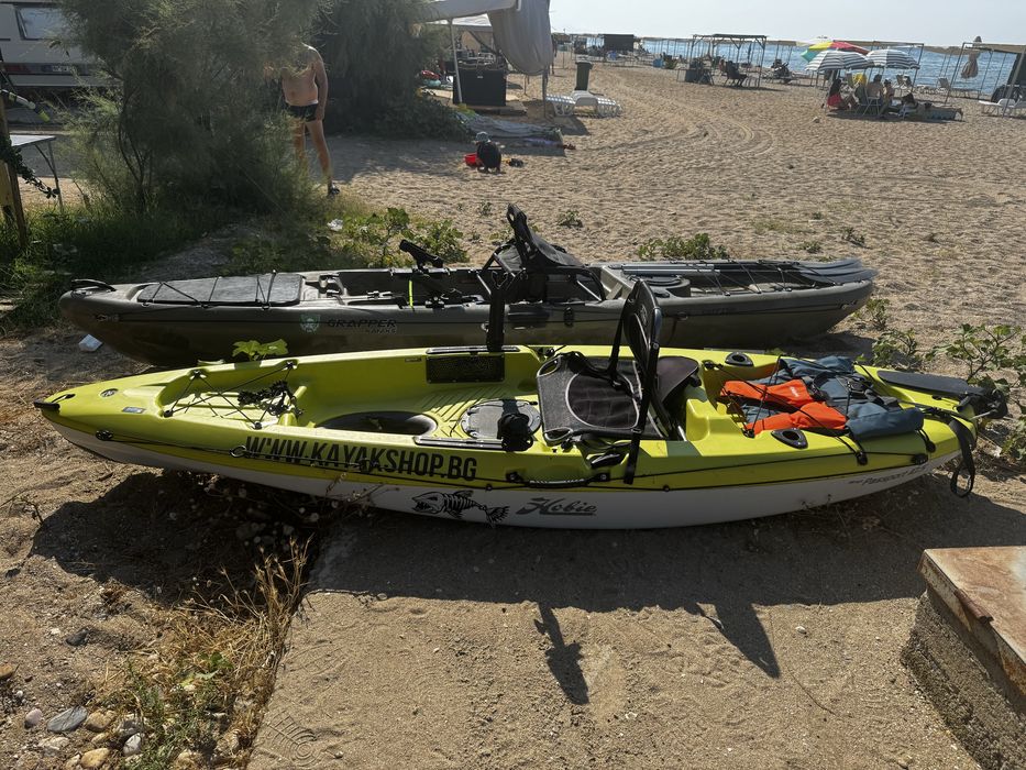 Продавам два каяка!Единия е HOBIE PASSPORT 10.5 а другия GRAPPER CATFISH