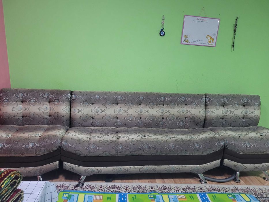 Диван с двумя креслами