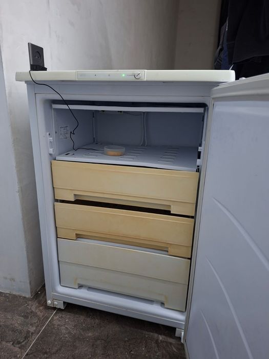 Продам морозильник бирюса