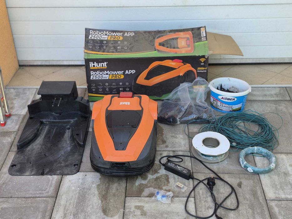 Robot tuns gazon iHunt RoboMower PRO 2500 m²