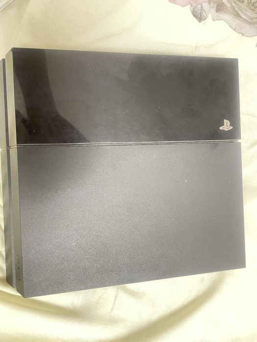 Продам PS4 fat 500гб срочно продам