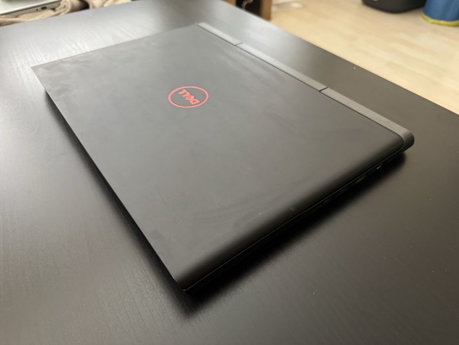 Геймърски лаптоп Dell Inspiron 15 7000 Gaming