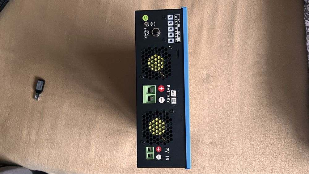 Vind invertor easun  power hibrid 2,2kw  12v