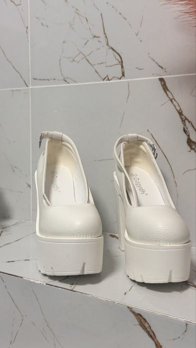 Белые туфли на платформе размер 36