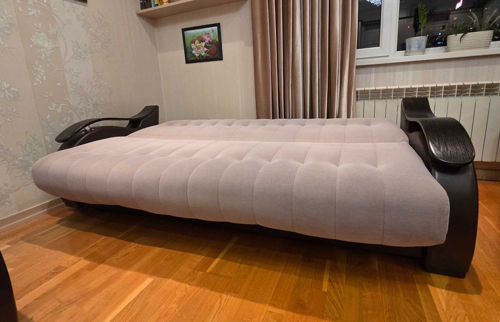 Диван и 2 кресла (мягкий уголок)