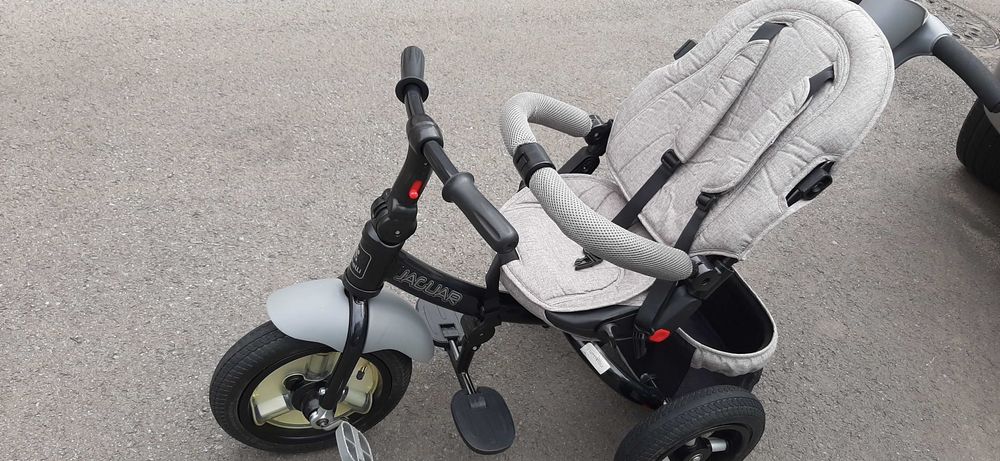 Триколка със сенник и въртяща се седалка JAGUAR