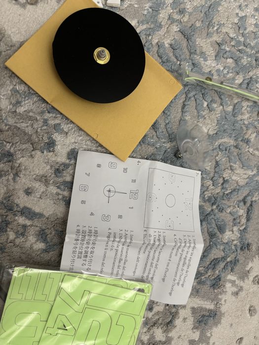 Продам Часы настенные Светятся в темноте Новые