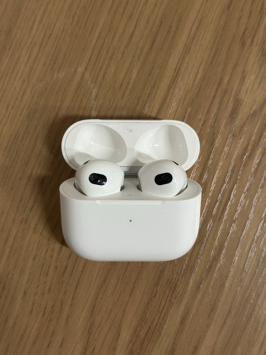 Продам AirPods 3 версия MagSafe