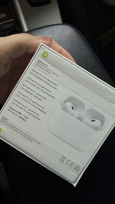 AirPods Pro 2 (2nd Generation) с MagSafe Charging Case.