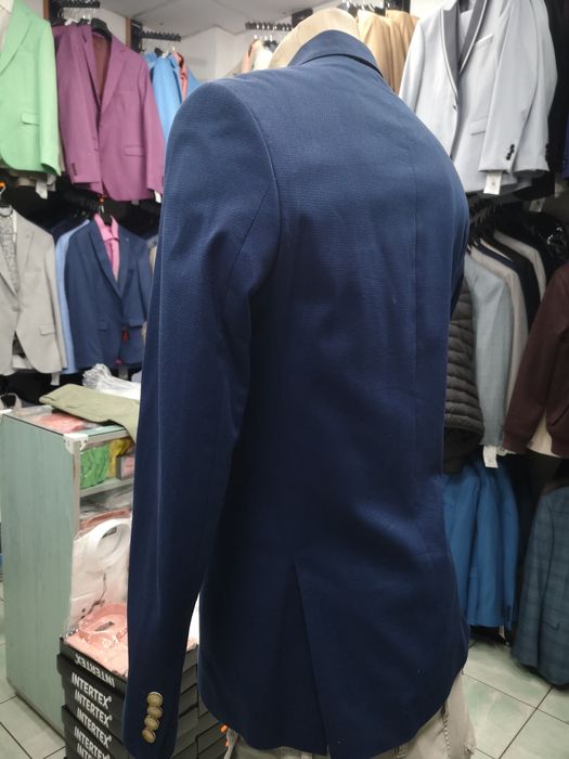 Sacou și cămașa alba