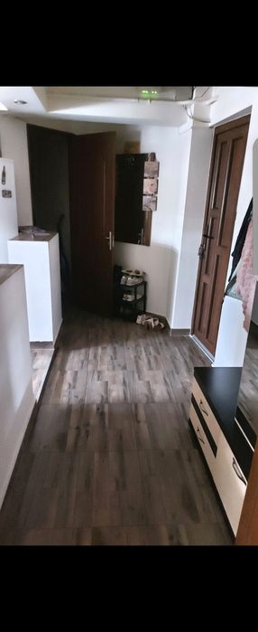 Vând apartament cu 2 camere, etajul 4