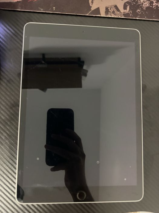 iPad Gen 9 (256 GB) - Pachet complet cu pen, husă și tastatură
