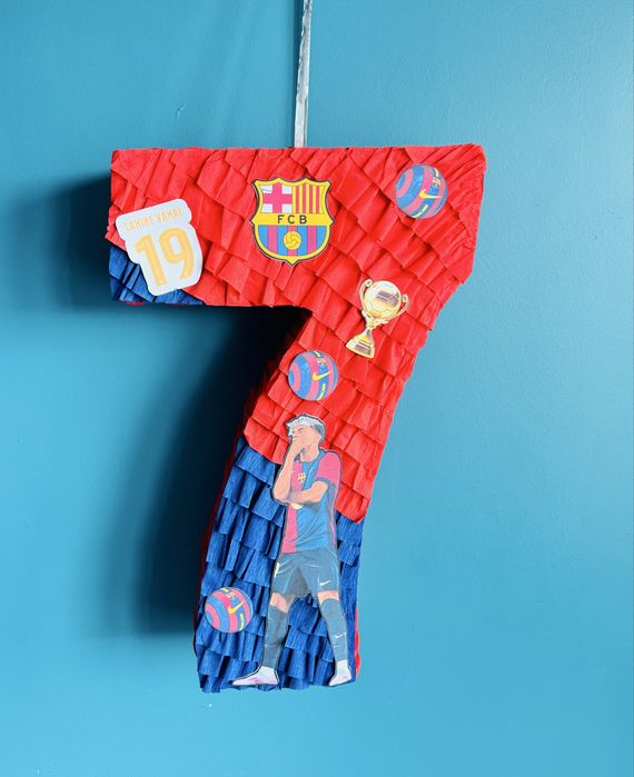 Ламин Ямал пинята