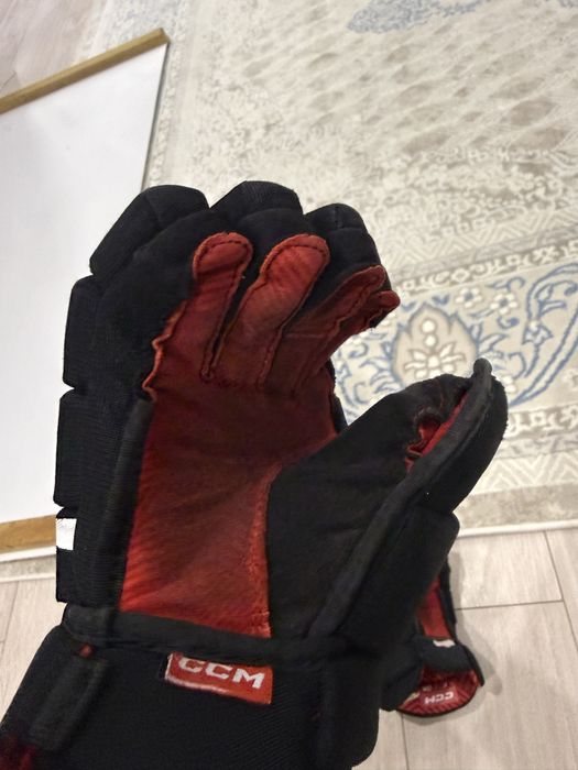 Хоккейные перчатки краги CCM 9 размер