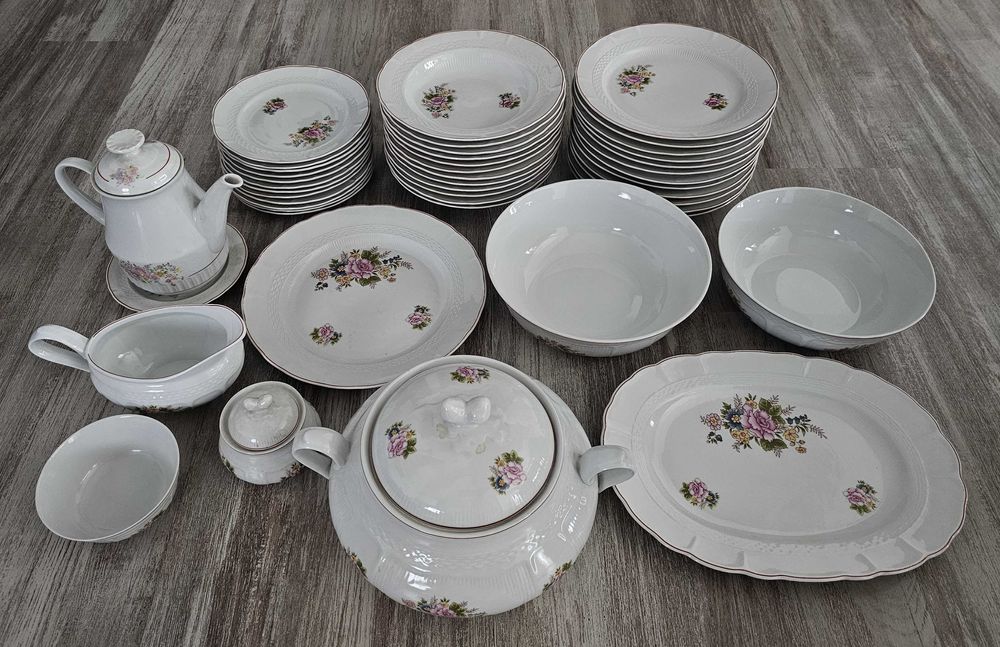 Set complet de veselă din porțelan - model clasic cu flori