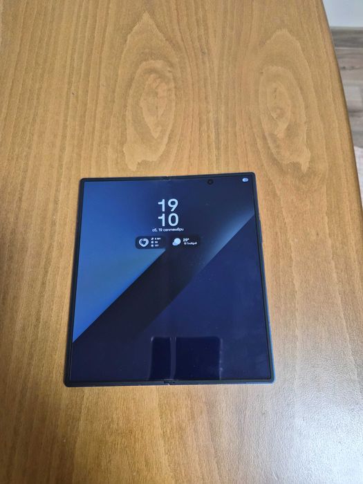 Samsung z fold 7 blue shadow