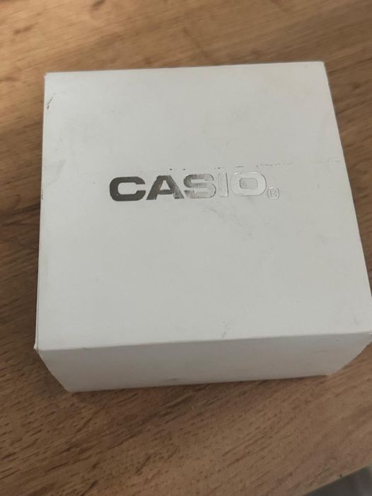 Часы casio б/у много не одевал