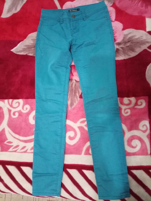 Продам джинсы на девочку 10-12 лет