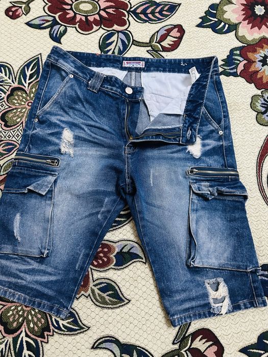 5ta brend shortiklar.Donasi 150 mingdan hammasiga kelishamiz